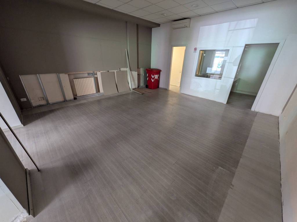 negozio in affitto a Pesaro in zona Pantano