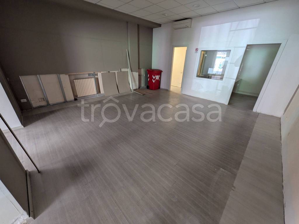 negozio in affitto a Pesaro in zona Pantano