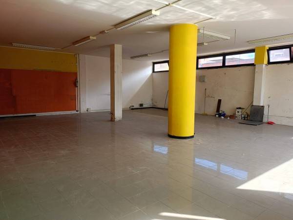 negozio in affitto a Pesaro in zona Soria