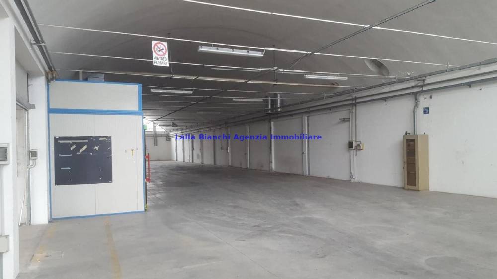 negozio in affitto a Pesaro in zona Centro Città