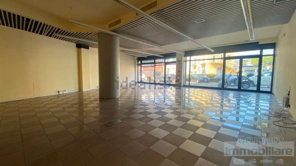 negozio in affitto a Pesaro