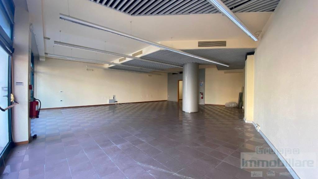 negozio in affitto a Pesaro
