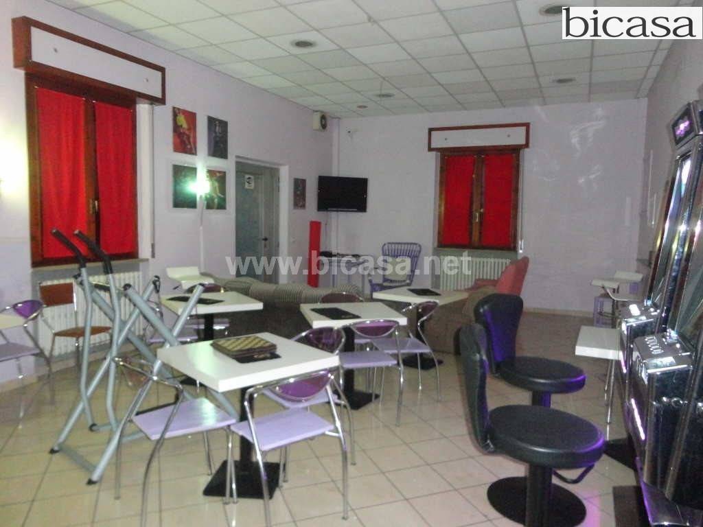 negozio in affitto a Pesaro in zona Montegranaro