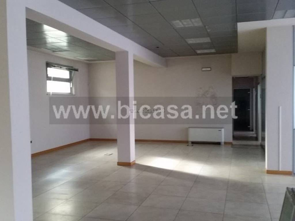 negozio in affitto a Pesaro in zona Pantano