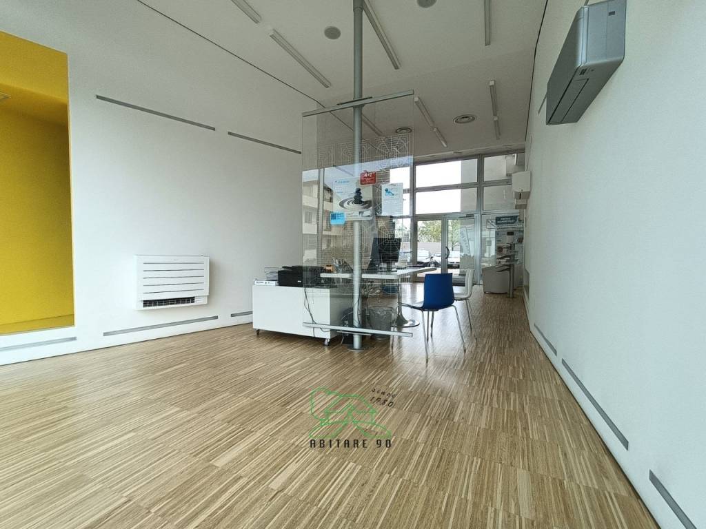 negozio in affitto a Pesaro