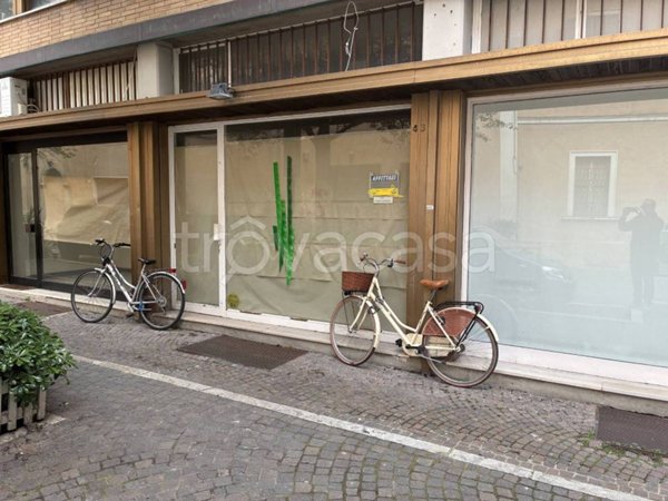 negozio in affitto a Pesaro in zona Centro Città