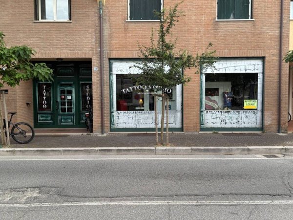 negozio in affitto a Pesaro in zona Mare