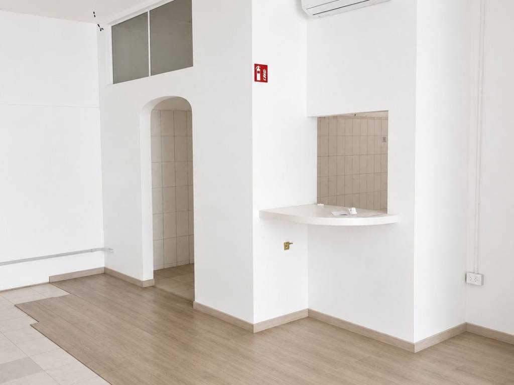 negozio in affitto a Pesaro in zona Soria