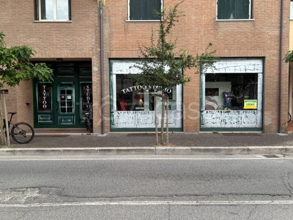 negozio in affitto a Pesaro in zona Mare