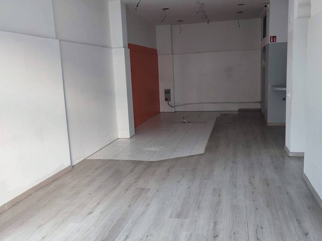 negozio in affitto a Pesaro in zona Soria