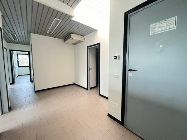 ufficio in affitto a Pesaro in zona Fabbrecce