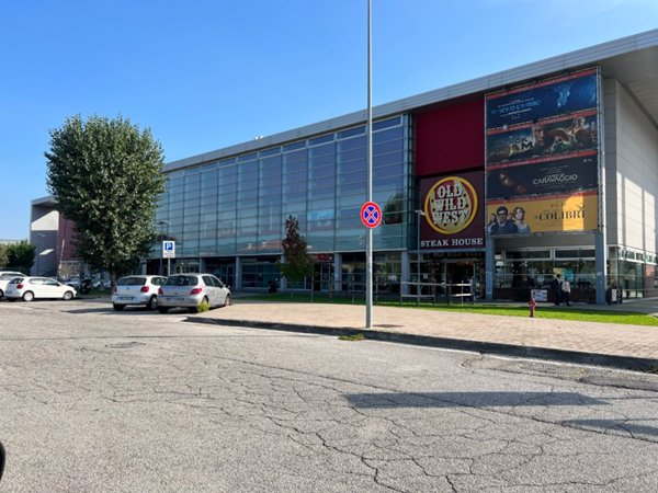 negozio in affitto a Pesaro in zona Fabbrecce