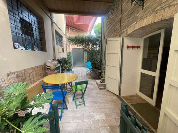 negozio in affitto a Pesaro in zona Porto