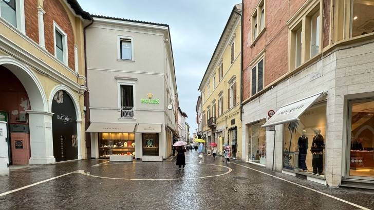 negozio in affitto a Pesaro