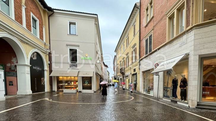 negozio in affitto a Pesaro in zona Centro Città