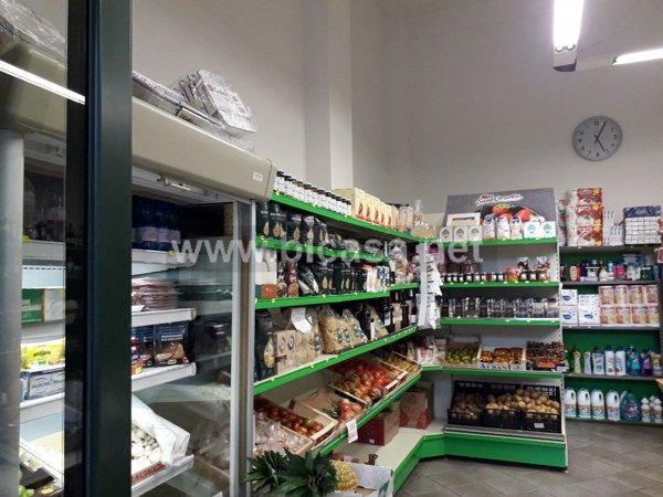 locale commerciale in affitto a Pesaro