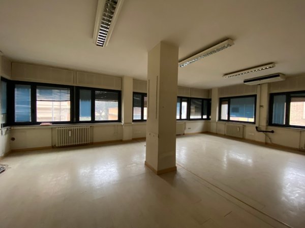 ufficio in affitto a Pesaro in zona Centro Città