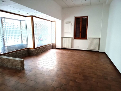 negozio in affitto ad Urbino