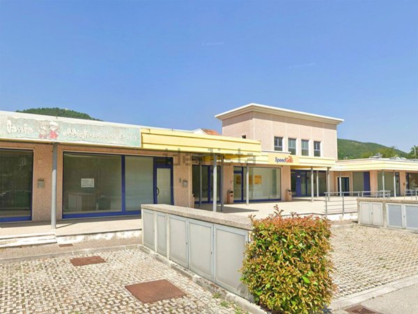 ufficio in affitto ad Urbino in zona Canavaccio