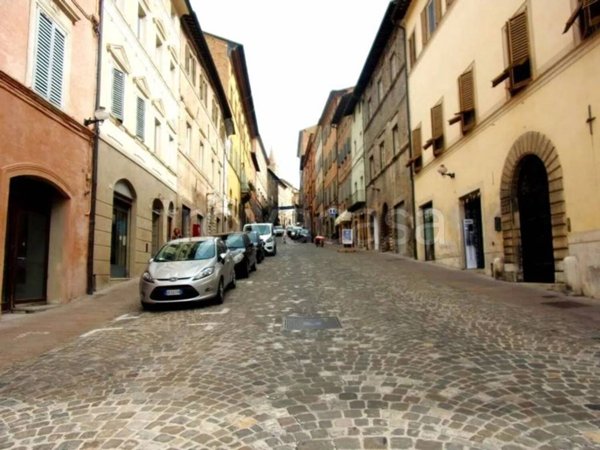 negozio in affitto ad Urbino