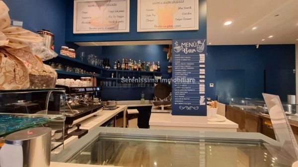 negozio in affitto a Vallefoglia in zona Montecchio