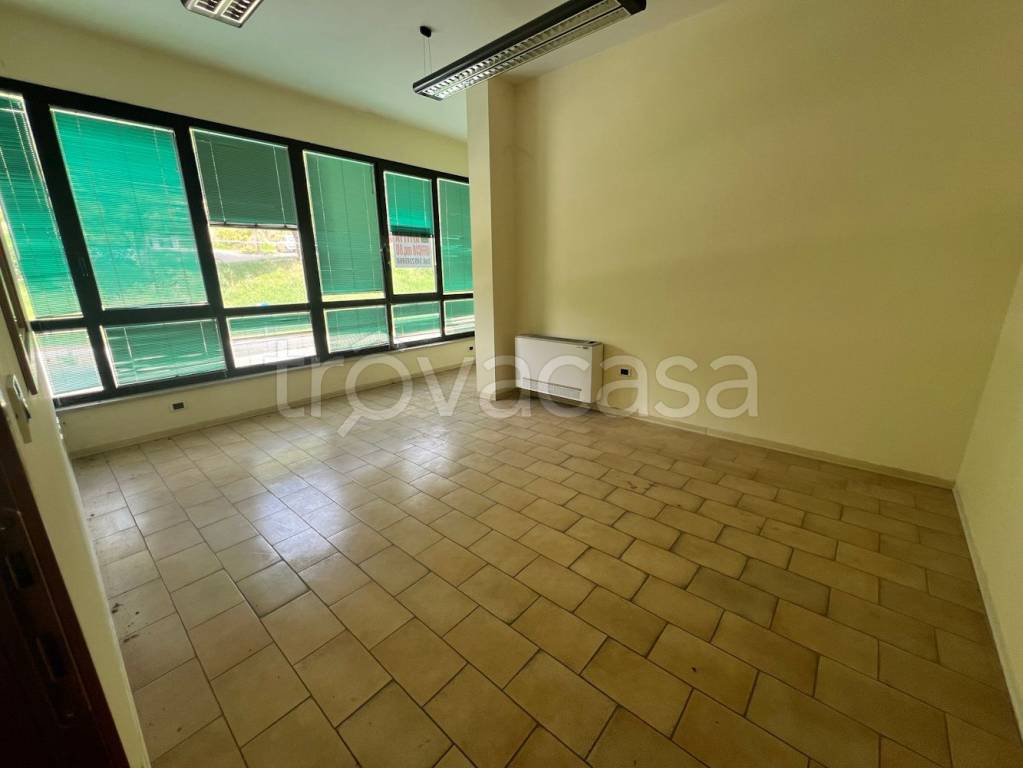 ufficio in affitto a Vallefoglia in zona Montecchio