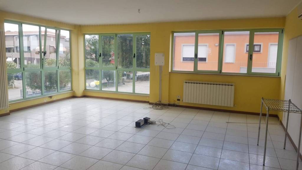 ufficio in affitto a Colli al Metauro in zona Calcinelli