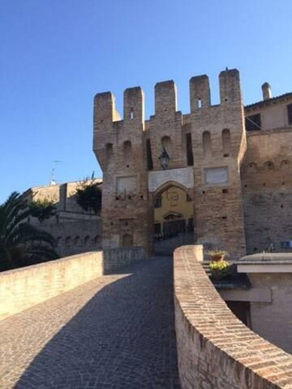 appartamento in affitto ad Agugliano in zona Castel d'Emilio