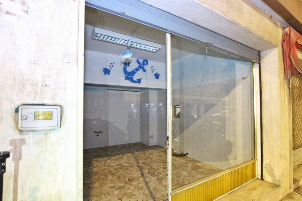 negozio in affitto ad Ancona in zona Piano San Lazzaro