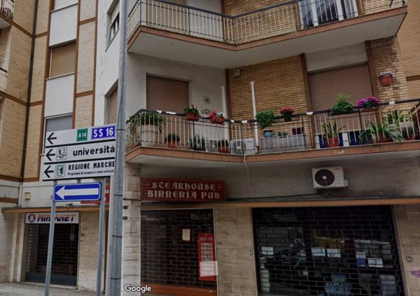 negozio in affitto ad Ancona in zona Piano San Lazzaro