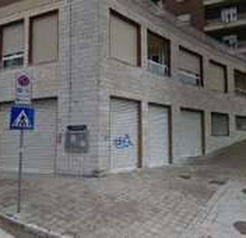 negozio in affitto ad Ancona in zona Tavernelle