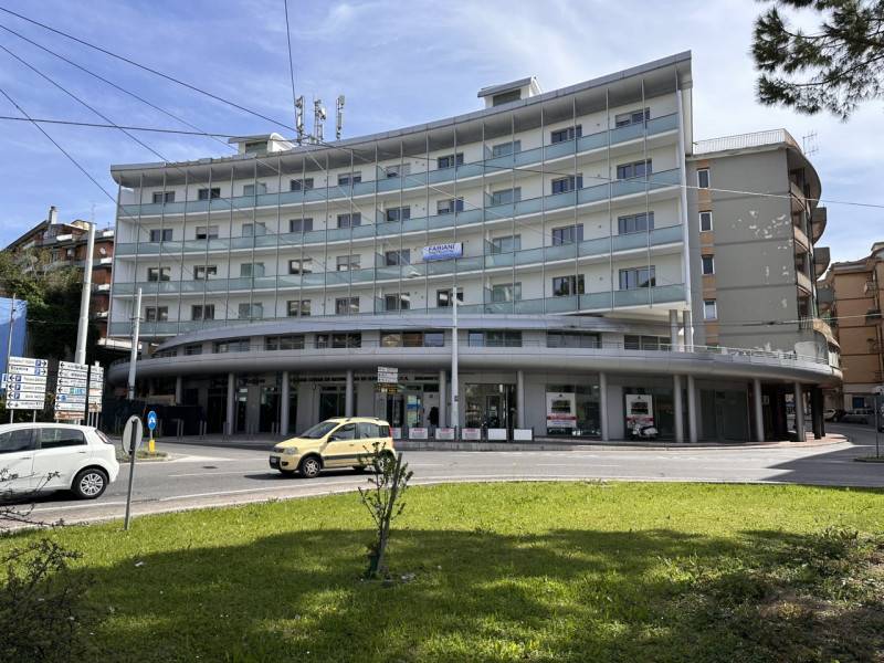 negozio in affitto ad Ancona in zona Borgo Rodi
