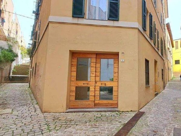negozio in affitto ad Ancona in zona Centro Storico