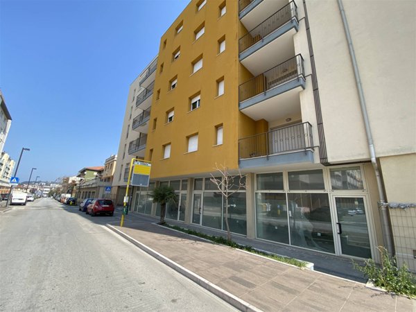 negozio in affitto ad Ancona in zona Palombare