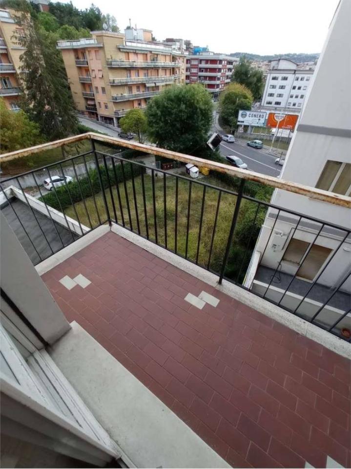 appartamento in affitto ad Ancona in zona Vallemiano