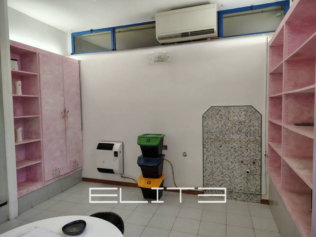 negozio in affitto ad Ancona in zona Piano San Lazzaro