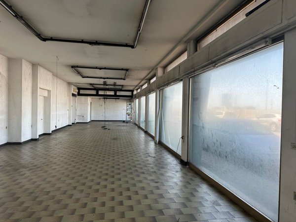 negozio in affitto ad Ancona in zona Piano San Lazzaro