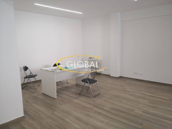 ufficio in affitto ad Ancona in zona Adriatico