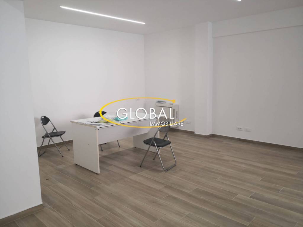 ufficio in affitto ad Ancona in zona Adriatico