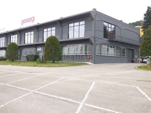 locale commerciale in affitto ad Ancona in zona Aspio di Ancona