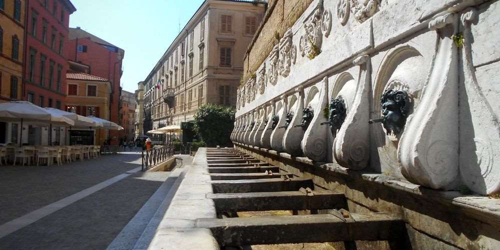 locale commerciale in affitto ad Ancona in zona Piano San Lazzaro