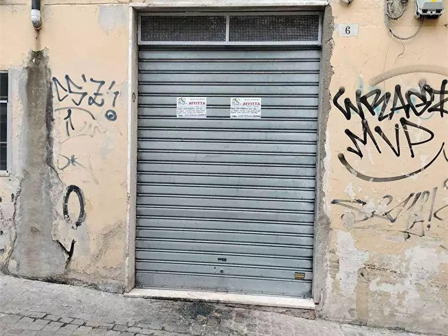 locale commerciale in affitto ad Ancona