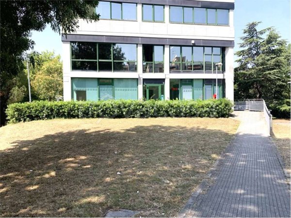 ufficio in affitto ad Ancona in zona Varano