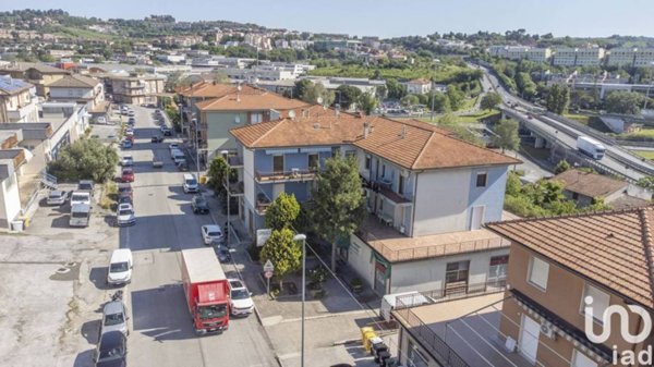 negozio in affitto ad Ancona in zona Baraccola