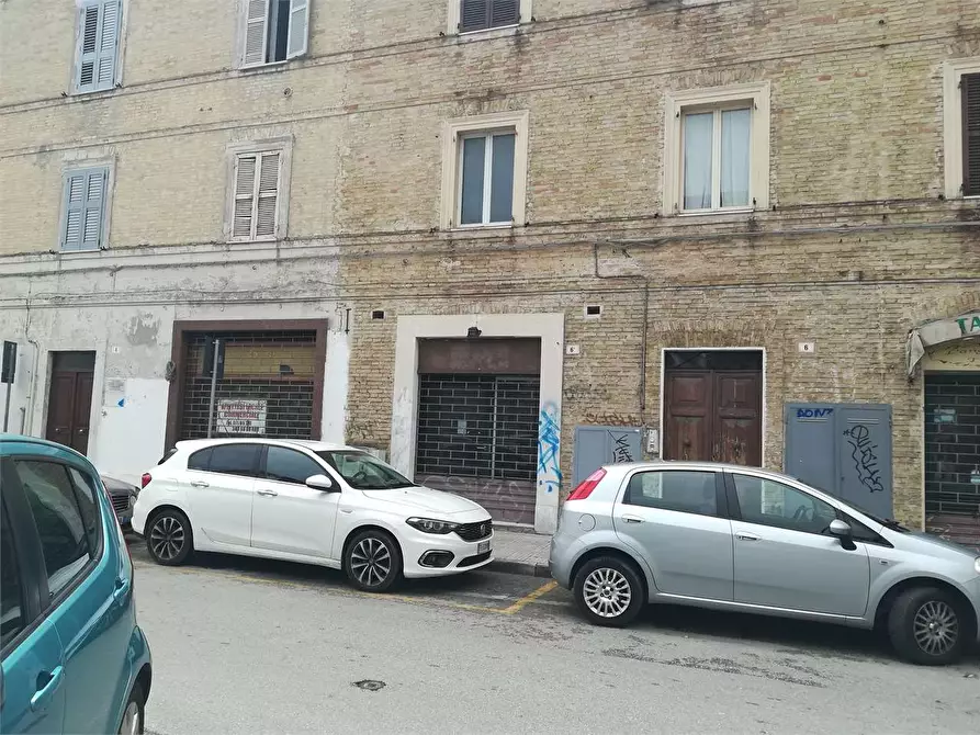 locale commerciale in affitto ad Ancona
