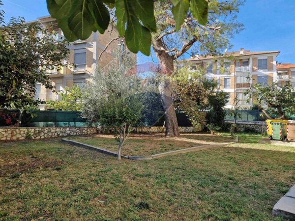 appartamento in affitto ad Ancona in zona Collemarino