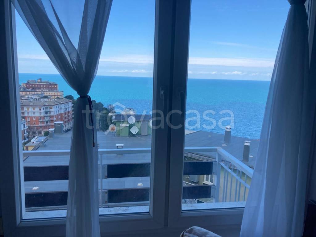 appartamento in affitto ad Ancona in zona Adriatico