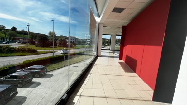 negozio in affitto ad Ancona in zona Piano San Lazzaro
