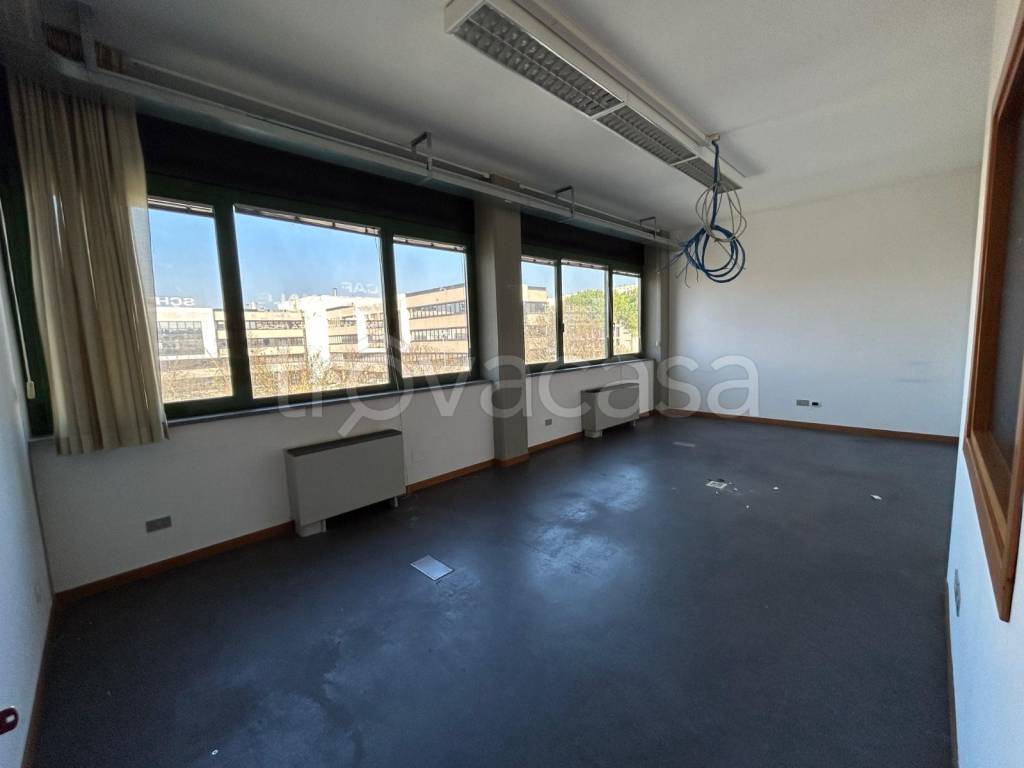 ufficio in affitto ad Ancona in zona Varano