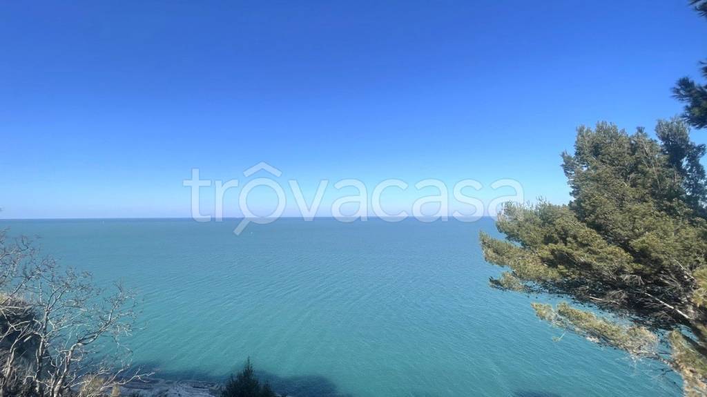 appartamento in affitto ad Ancona in zona Adriatico